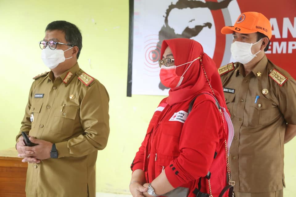 Wagub dan Sekprov Sulbar Hadiri Penyerahan Bantuan Non Tunai untuk Masyarakat Desa Kasambang